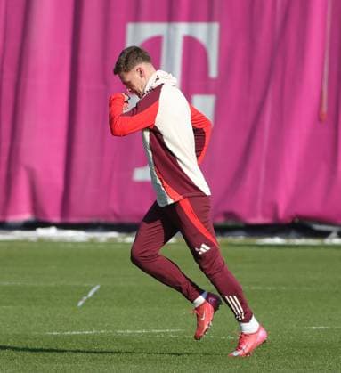 16.02.2025, CL. Abschlusstraining, Saebenerstrasse Muenchen,, Fussball, im Bild: Joshua Kimmich (FC Bayern Muenchen) bricht den Training ab