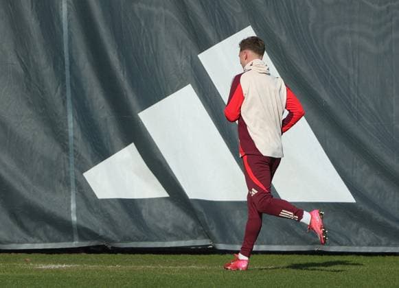 16.02.2025, CL. Abschlusstraining, Saebenerstrasse Muenchen,, Fussball, im Bild: Joshua Kimmich (FC Bayern Muenchen) bricht den Training ab