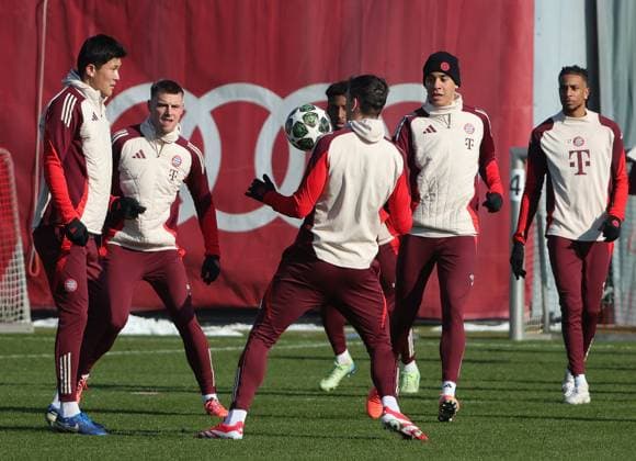 16.02.2025, CL. Abschlusstraining, Saebenerstrasse Muenchen,, Fussball, im Bild: Min-Jae Kim (FC Bayern Muenchen), Gabriel Vidovic (FC Bayern Muenchen), Kingsley Coman (FC Bayern Muenchen), Joao Palhinha (FC Bayern Muenchen), Jamal Musiala (FC Bayern Muenchen) und Michael Olise (FC Bayern Muenchen)