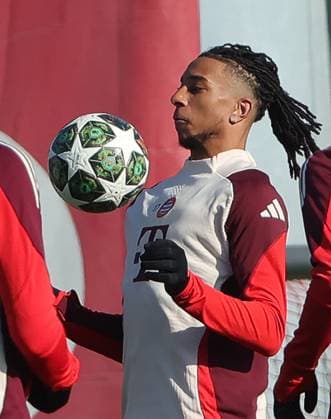 16.02.2025, CL. Abschlusstraining, Saebenerstrasse Muenchen,, Fussball, im Bild: Michael Olise (FC Bayern Muenchen)