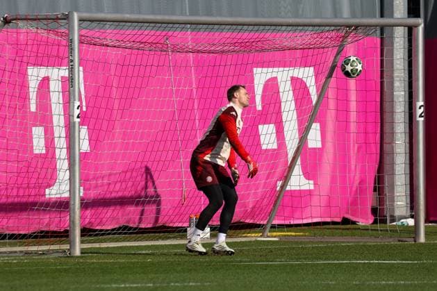 Manuel Neuer (FC Bayern Muenchen, 01) beim Training, GER, Abschlusstraining, FC Bayern Muenchen, Fussball, UEFA Champions League, Play-offs, Saison 2024 2025, 17.02.2025, GER, Abschlusstraining, FC Bayern Muenchen, Fussball, UEFA Champions League, Play-offs, Saison 2024 2025, 17.02.2025 Muenchen Copyright: xEibner-Pressefoto JennixMaulx EP_JML