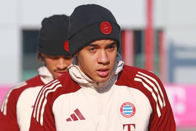 42 Jamal Musiala und 10 Leroy Sane (hinten) Portraet, Portrait, Fussball Abschlusstraining - FC Bayern München vor UEFA Champions League-Spiel vs. Celtic Glasgow 17.02.2025 Trainingsgelände, Säbenerstr. FOTO: Mladen Lackovic LakoPress