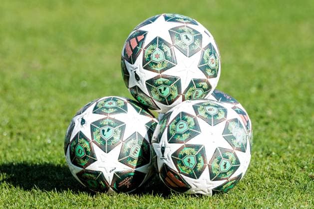 UEFA Champions League: Abschlusstraining FC Bayern München; 17.02.2025 Der Spielball des UEFA Champions League Finals 2025 UEFA Champions League: Abschlusstraining FC Bayern München vor dem Spiel gegen Celtic FC, München, Trainingsgelände an der Säbenerstr am 17.02.2025 Copyright: xBEAUTIFULxSPORTS Wunderlx