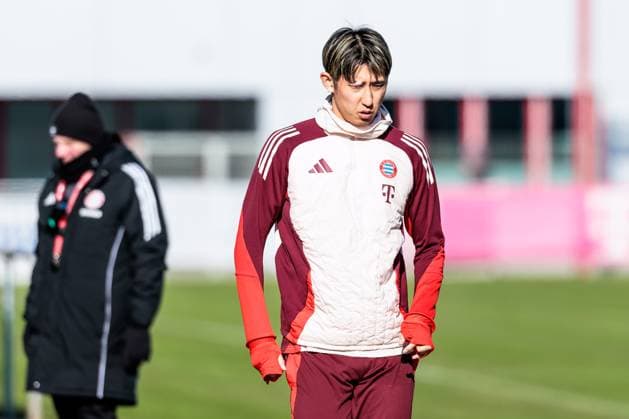 UEFA Champions League: Abschlusstraining FC Bayern München; 17.02.2025 Hiroki Ito (FC Bayern München, 21) auf dem Weg zum Training UEFA Champions League: Abschlusstraining FC Bayern München vor dem Spiel gegen Celtic FC, München, Trainingsgelände an der Säbenerstr am 17.02.2025 Copyright: xBEAUTIFULxSPORTS Wunderlx