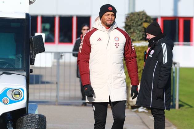 Trainer Vincent Kompany, Portraet, Portrait, Fussball Abschlusstraining - FC Bayern München vor UEFA Champions League-Spiel vs. Celtic Glasgow 17.02.2025 Trainingsgelände, Säbenerstr. FOTO: Mladen Lackovic LakoPress