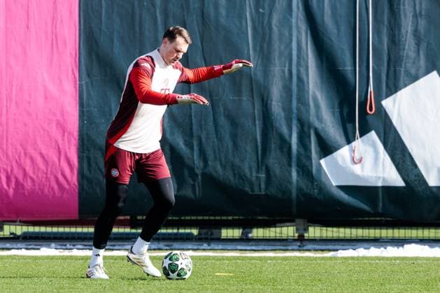 UEFA Champions League: Abschlusstraining FC Bayern München; 17.02.2025 Manuel Neuer (FC Bayern München, 1) am Ball UEFA Champions League: Abschlusstraining FC Bayern München vor dem Spiel gegen Celtic FC, München, Trainingsgelände an der Säbenerstr am 17.02.2025 Copyright: xBEAUTIFULxSPORTS Wunderlx