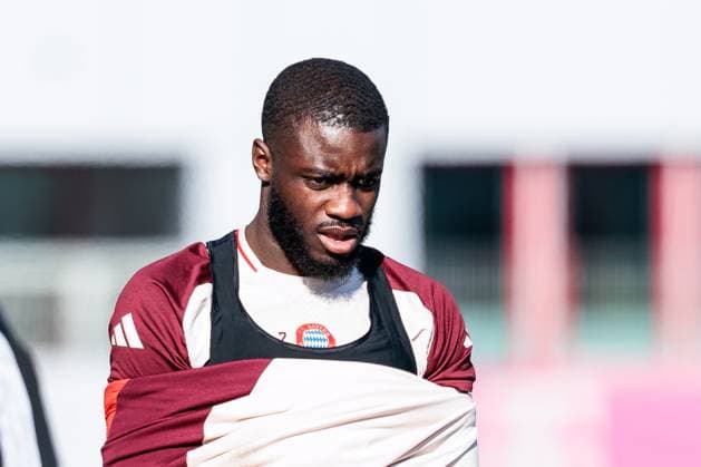 UEFA Champions League: Abschlusstraining FC Bayern München; 17.02.2025 Dayot Upamecano (FC Bayern München, 2) auf dem Weg zum Training UEFA Champions League: Abschlusstraining FC Bayern München vor dem Spiel gegen Celtic FC, München, Trainingsgelände an der Säbenerstr am 17.02.2025 Copyright: xBEAUTIFULxSPORTS Wunderlx