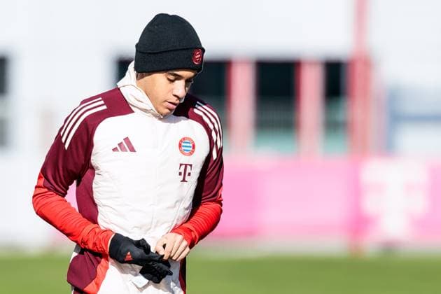 UEFA Champions League: Abschlusstraining FC Bayern München; 17.02.2025 Jamal Musiala (FC Bayern München, 42) auf dem Weg zum Training UEFA Champions League: Abschlusstraining FC Bayern München vor dem Spiel gegen Celtic FC, München, Trainingsgelände an der Säbenerstr am 17.02.2025 Copyright: xBEAUTIFULxSPORTS Wunderlx