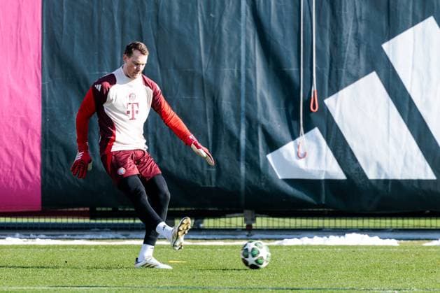 UEFA Champions League: Abschlusstraining FC Bayern München; 17.02.2025 Manuel Neuer (FC Bayern München, 1) am Ball UEFA Champions League: Abschlusstraining FC Bayern München vor dem Spiel gegen Celtic FC, München, Trainingsgelände an der Säbenerstr am 17.02.2025 Copyright: xBEAUTIFULxSPORTS Wunderlx