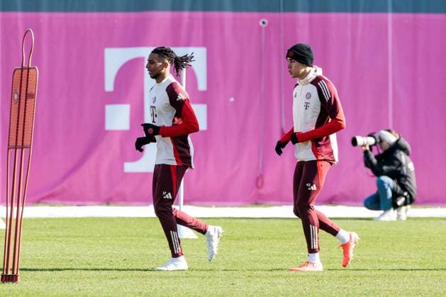 UEFA Champions League: Abschlusstraining FC Bayern München; 17.02.2025 Michael Olise (FC Bayern München, 17), Jamal Musiala (FC Bayern München, 42) im Training UEFA Champions League: Abschlusstraining FC Bayern München vor dem Spiel gegen Celtic FC, München, Trainingsgelände an der Säbenerstr am 17.02.2025 Copyright: xBEAUTIFULxSPORTS Wunderlx