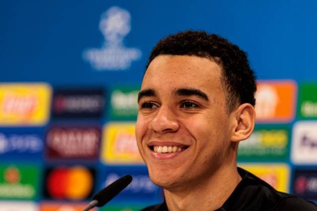 UEFA Champions League: Pressekonferenz FC Bayern München; 17.02.2025 Jamal Musiala (FC Bayern München, 42) lächelt, lacht UEFA Champions League: Pressekonferenz FC Bayern München vor dem Spiel gegen Celtic FC, München, Trainingsgelände an der Säbenerstr am 17.02.2025 Copyright: xBEAUTIFULxSPORTS Wunderlx