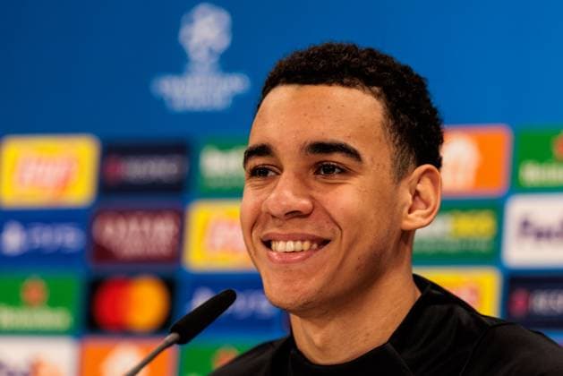 UEFA Champions League: Pressekonferenz FC Bayern München; 17.02.2025 Jamal Musiala (FC Bayern München, 42) lächelt, lacht UEFA Champions League: Pressekonferenz FC Bayern München vor dem Spiel gegen Celtic FC, München, Trainingsgelände an der Säbenerstr am 17.02.2025 Copyright: xBEAUTIFULxSPORTS Wunderlx