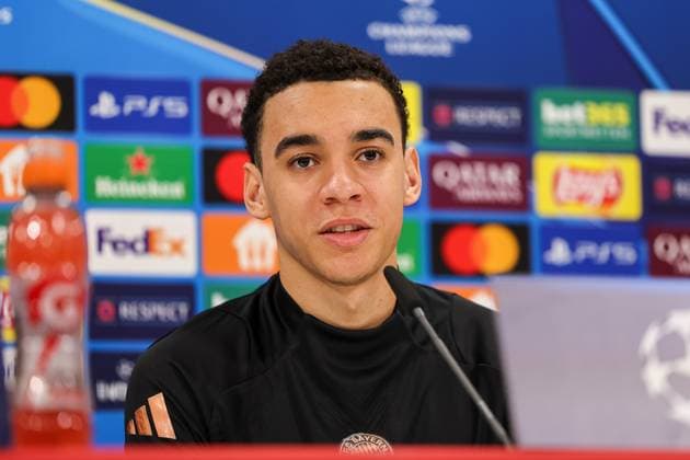 Jamal Musiala (FC Bayern Muenchen, 42) bei der Pressekonferenz, GER, Internationale Pressekonferenz, FC Bayern Muenchen, Fussball, UEFA Champions League, Play-offs, Saison 2024 2025, 17.02.2025, GER, Internationale Pressekonferenz, FC Bayern Muenchen, Fussball, UEFA Champions League, Play-offs, Saison 2024 2025, 17.02.2025 Muenchen Copyright: xEibner-Pressefoto JennixMaulx EP_JML