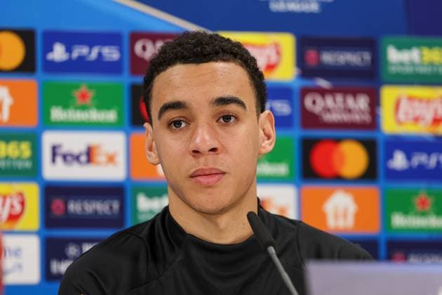 Jamal Musiala (FC Bayern Muenchen, 42) bei der Pressekonferenz, GER, Internationale Pressekonferenz, FC Bayern Muenchen, Fussball, UEFA Champions League, Play-offs, Saison 2024 2025, 17.02.2025, GER, Internationale Pressekonferenz, FC Bayern Muenchen, Fussball, UEFA Champions League, Play-offs, Saison 2024 2025, 17.02.2025 Muenchen Copyright: xEibner-Pressefoto JennixMaulx EP_JML