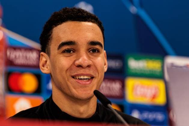 UEFA Champions League: Pressekonferenz FC Bayern München; 17.02.2025 Jamal Musiala (FC Bayern München, 42) lächelt, lacht UEFA Champions League: Pressekonferenz FC Bayern München vor dem Spiel gegen Celtic FC, München, Trainingsgelände an der Säbenerstr am 17.02.2025 Copyright: xBEAUTIFULxSPORTS Wunderlx