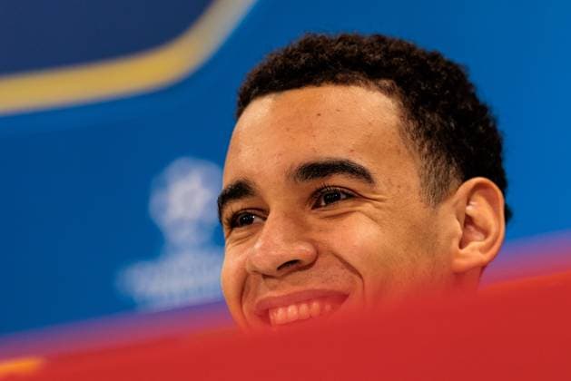UEFA Champions League: Pressekonferenz FC Bayern München; 17.02.2025 Jamal Musiala (FC Bayern München, 42) lacht, lächelt UEFA Champions League: Pressekonferenz FC Bayern München vor dem Spiel gegen Celtic FC, München, Trainingsgelände an der Säbenerstr am 17.02.2025 Copyright: xBEAUTIFULxSPORTS Wunderlx