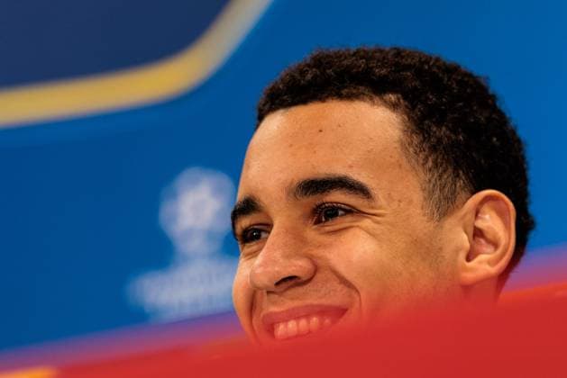 UEFA Champions League: Pressekonferenz FC Bayern München; 17.02.2025 Jamal Musiala (FC Bayern München, 42) lacht, lächelt UEFA Champions League: Pressekonferenz FC Bayern München vor dem Spiel gegen Celtic FC, München, Trainingsgelände an der Säbenerstr am 17.02.2025 Copyright: xBEAUTIFULxSPORTS Wunderlx