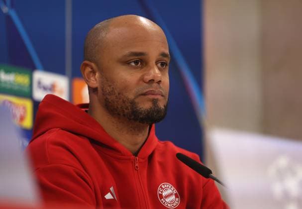 Fussball, Herren, Champions League, Saison 2024 2025, FC Bayern München, Internationale Pressekonferenz Vincent Kompany, Trainer (FC Bayern München) auf der Presskonfernez, Kopf, Portrait