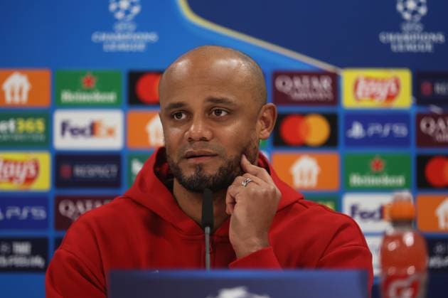 Fussball, Herren, Champions League, Saison 2024 2025, FC Bayern München, Internationale Pressekonferenz Vincent Kompany, Trainer (FC Bayern München) auf der Presskonfernez, Kopf, Portrait