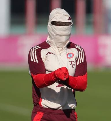 17.02.2025, CL. Abschlusstraining, Saebenerstrasse Muenchen,, Fussball, im Bild: Joshua Kimmich (FC Bayern Muenchen)