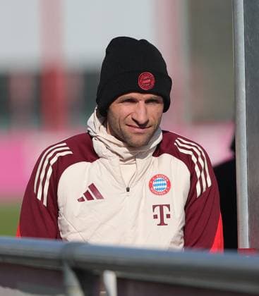 17.02.2025, CL. Abschlusstraining, Saebenerstrasse Muenchen,, Fussball, im Bild: Thomas Mueller (FC Bayern Muenchen)