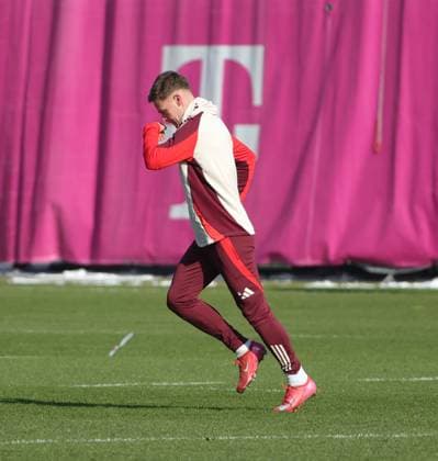 17.02.2025, CL. Abschlusstraining, Saebenerstrasse Muenchen,, Fussball, im Bild: Joshua Kimmich (FC Bayern Muenchen) bricht das Training ab