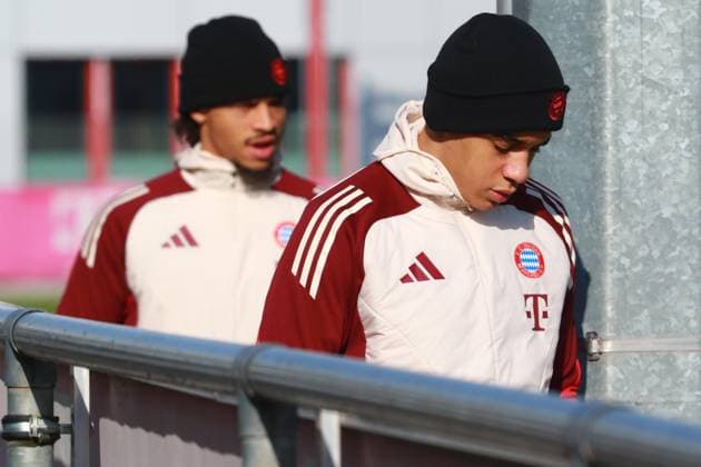 42 Jamal Musiala und 10 Leroy Sane (hinten) Portraet, Portrait, Fussball Abschlusstraining - FC Bayern München vor UEFA Champions League-Spiel vs. Celtic Glasgow 17.02.2025 Trainingsgelände, Säbenerstr. FOTO: Mladen Lackovic LakoPress