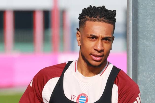 17 Michael Olise, Portraet, Portrait, Fussball Abschlusstraining - FC Bayern München vor UEFA Champions League-Spiel vs. Celtic Glasgow 17.02.2025 Trainingsgelände, Säbenerstr. FOTO: Mladen Lackovic LakoPress