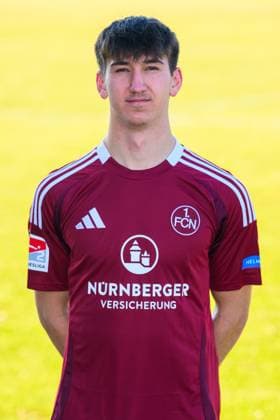 17.02.2025 - 1. FC Nürnberg FCN ( Club ) - 2. Fussball Bundesliga BL - Saison 2024 2025 - Fototermin Porträttermin Vorstellung Präsentation Pressetermin - - Einzelbild Einzelfoto Portrait Porträt Kopfbild - Eryk Grzywacz (19, 1. FC Nürnberg FCN )