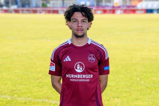 17.02.2025 - 1. FC Nürnberg FCN ( Club ) - 2. Fussball Bundesliga BL - Saison 2024 2025 - Fototermin Porträttermin Vorstellung Präsentation Pressetermin - - Einzelbild Einzelfoto Portrait Porträt Kopfbild - Janis Antiste (28, 1. FC Nürnberg FCN )