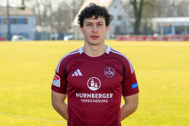 17.02.2025 - 1. FC Nürnberg FCN ( Club ) - 2. Fussball Bundesliga BL - Saison 2024 2025 - Fototermin Porträttermin Vorstellung Präsentation Pressetermin - - Einzelbild Einzelfoto Portrait Porträt Kopfbild - Fabio Gruber (4, 1. FC Nürnberg FCN )