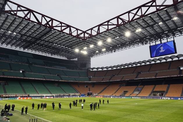 Milan - Feyenoord Rotterdam players during the walk around the San Siro stadium prior to the UEFA Champions League game against AC Milan at San Siro on Feb. 17, 2025 in Milan, Italy. ANP MAURICE VAN STEEN xVIxANPxSportx xxANPxIVx 520249198 originalFilename: 520249198.jpg
