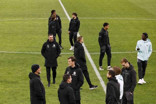 Milan - Feyenoord coach Pascal Bosschaart during the walk around the San Siro stadium prior to the UEFA Champions League game against AC Milan at San Siro on Feb. 17, 2025 in Milan, Italy. ANP MAURICE VAN STEEN xVIxANPxSportx xxANPxIVx 520252582 originalFilename: 520252582.jpg