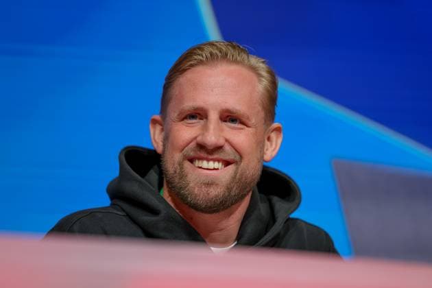 Kasper Schmeichel (Celtic Glasgow, 01) bei der Pressekonferenz, lachend, GER, Internationale Pressekonferenz, Celtic Glasgow, Fussball, UEFA Champions League, Play-offs, Saison 2024 2025, 17.02.2025, GER, Internationale Pressekonferenz, Celtic Glasgow, Fussball, UEFA Champions League, Play-offs, Saison 2024 2025, 17.02.2025 Muenchen Copyright: xEibner-Pressefoto JennixMaulx EP_JML