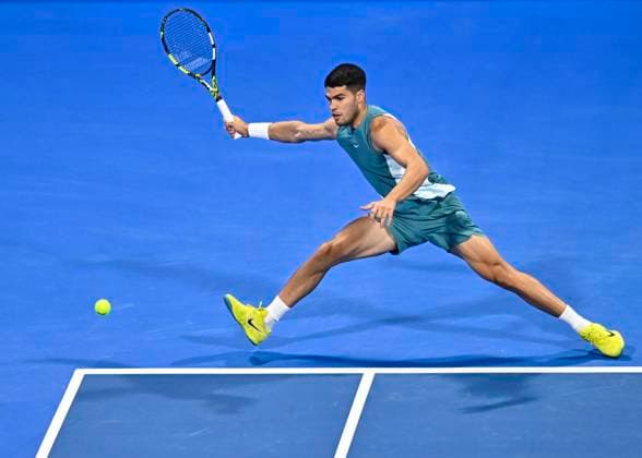ATP, Tennis Herren QATAR EXXONMOBIL OPEN ROUND OF 32 Carlos Alcaraz of Spain competes in her round of 32 match against Marin Cilic of Croatia during the ATP Qatar ExxonMobil Open 2025 tennis tournament at the Khalifa International Tennis Complex in Doha, Qatar, on February 17, 2025. DOHA Qatar Copyright: xNOUSHADx