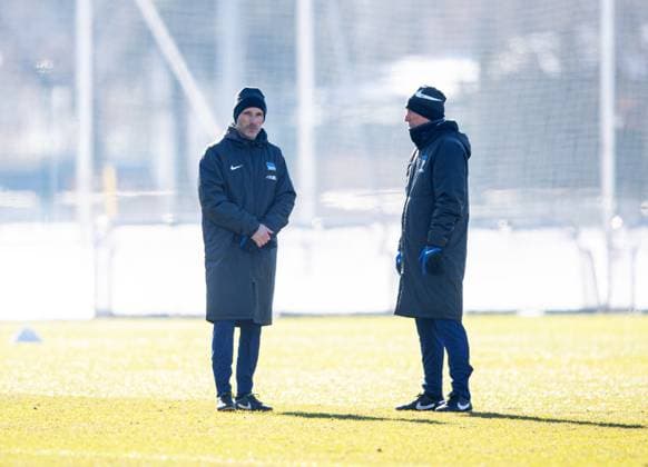 Fussball, Herren, Saison 2024 25, 2. Bundesliga, Hertha BSC, Training, v.l. Trainer Stefan Leitl (Hertha BSC), Co-Trainer Armin Reutershahn (Hertha BSC), 18.02. 2025, Copyright: xSebastianxRäppold MatthiasxKochx