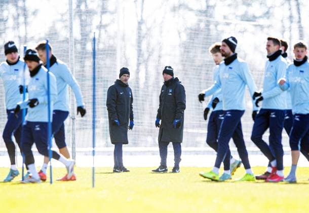 Fussball, Herren, Saison 2024 25, 2. Bundesliga, Hertha BSC, Training, v.l. Trainer Stefan Leitl (Hertha BSC), Co-Trainer Armin Reutershahn (Hertha BSC), 18.02. 2025,
