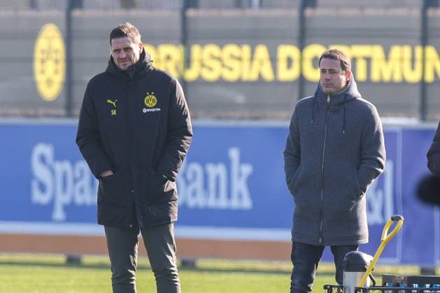 18.02.2025, Abschlusstraining zum UEFA Champions League Spiel zwischen Borussia Dortmund und Sporting Lissabon, v. l. Sportdirektor Sebastian Kehl (Borussia Dortmund), Geschäftsführer Lars Ricken (Borussia Dortmund), Dortmund Trainingsgelände Borussia Dortmund NRW Deutschland xRHR-FOTO DEx Copyright: DennisxEwert RHR-FOTOx RHR-FOTO DE