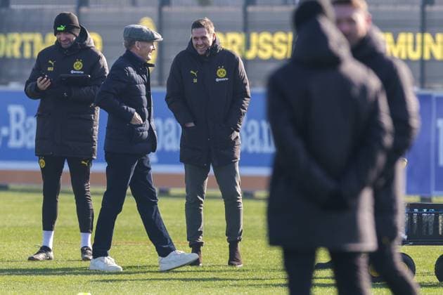 18.02.2025, Abschlusstraining zum UEFA Champions League Spiel zwischen Borussia Dortmund und Sporting Lissabon, v. l. Vorsitzender der Geschäftsführung Hans-Joachim Watzke (Borussia Dortmund) besucht das Training, Sportdirektor Sebastian Kehl (Borussia Dortmund), Dortmund Trainingsgelände Borussia Dortmund NRW Deutschland xRHR-FOTO DEx Copyright: DennisxEwert RHR-FOTOx RHR-FOTO DE