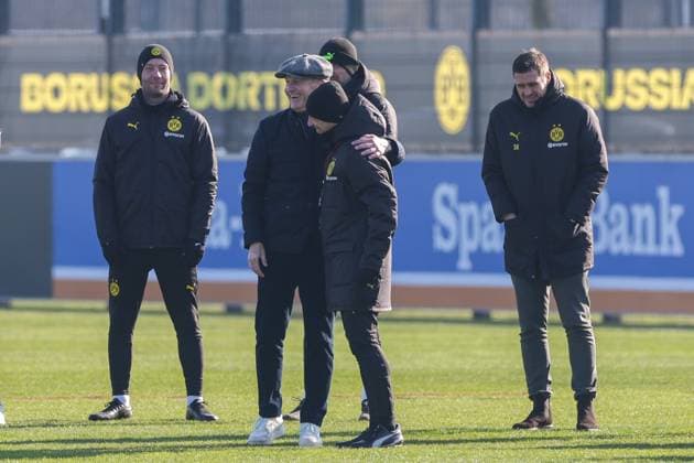 18.02.2025, Abschlusstraining zum UEFA Champions League Spiel zwischen Borussia Dortmund und Sporting Lissabon, v. l. Vorsitzender der Geschäftsführung Hans-Joachim Watzke (Borussia Dortmund) umarmt Trainer Niko Kovac (Borussia Dortmund), Sportdirektor Sebastian Kehl (Borussia Dortmund), Dortmund Trainingsgelände Borussia Dortmund NRW Deutschland xRHR-FOTO DEx Copyright: DennisxEwert RHR-FOTOx RHR-FOTO DE