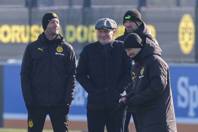 18.02.2025, Abschlusstraining zum UEFA Champions League Spiel zwischen Borussia Dortmund und Sporting Lissabon, v. l. Vorsitzender der Geschäftsführung Hans-Joachim Watzke (Borussia Dortmund) und Trainer Niko Kovac (Borussia Dortmund) lachen, Dortmund Trainingsgelände Borussia Dortmund NRW Deutschland xRHR-FOTO DEx Copyright: DennisxEwert RHR-FOTOx RHR-FOTO DE