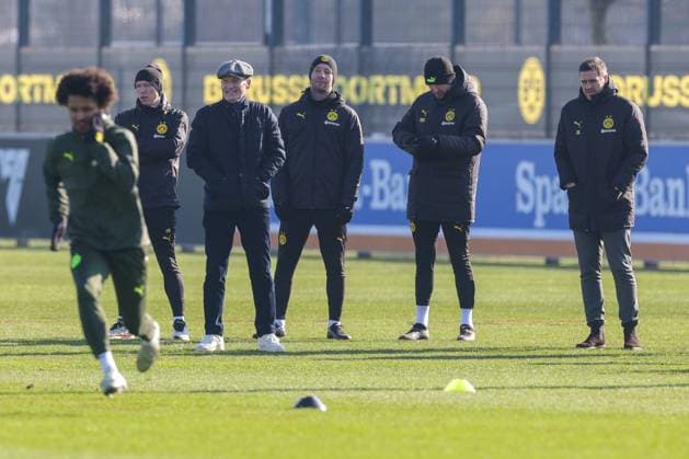 18.02.2025, Abschlusstraining zum UEFA Champions League Spiel zwischen Borussia Dortmund und Sporting Lissabon, v. l. Athletiktrainer Florian Wandler (Borussia Dortmund), Vorsitzender der Geschäftsführung Hans-Joachim Watzke (Borussia Dortmund), Individualtrainer Top-Talente Mathias Schiele (Borussia Dortmund), Athletiktrainer Mathias Kolodziej (Borussia Dortmund), Sportdirektor Sebastian Kehl (Borussia Dortmund), Dortmund Trainingsgelände Borussia Dortmund NRW Deutschland xRHR-FOTO DEx Copyright: DennisxEwert RHR-FOTOx RHR-FOTO DE