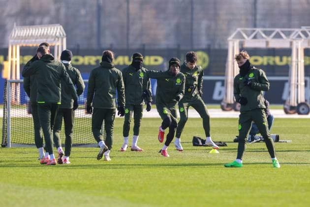 18.02.2025, Abschlusstraining zum UEFA Champions League Spiel zwischen Borussia Dortmund und Sporting Lissabon, v. l. Jamie Gittens (Borussia Dortmund), Carney Chukwuemeka (Borussia Dortmund), Giovanni Reyna (Borussia Dortmund), Daniel Svensson (Borussia Dortmund), Dortmund Trainingsgelände Borussia Dortmund NRW Deutschland xRHR-FOTO DEx Copyright: DennisxEwert RHR-FOTOx RHR-FOTO DE