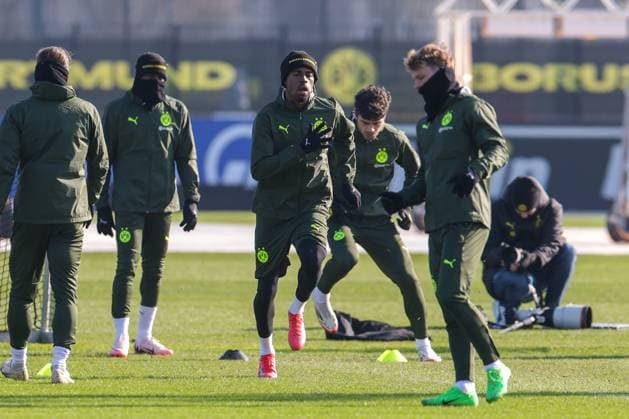 18.02.2025, Abschlusstraining zum UEFA Champions League Spiel zwischen Borussia Dortmund und Sporting Lissabon, Carney Chukwuemeka (Borussia Dortmund), Dortmund Trainingsgelände Borussia Dortmund NRW Deutschland xRHR-FOTO DEx Copyright: DennisxEwert RHR-FOTOx RHR-FOTO DE