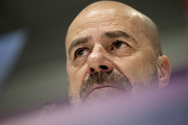EINDHOVEN - PSV coach Peter Bosz during the press conference, PK, Pressekonferenz at the Philips Stadium ahead of the Champions League match against Juventus. ANP OLAF CRACK xVIxANPxSportx xxANPxIVx 520292735 originalFilename: 520292735.jpg