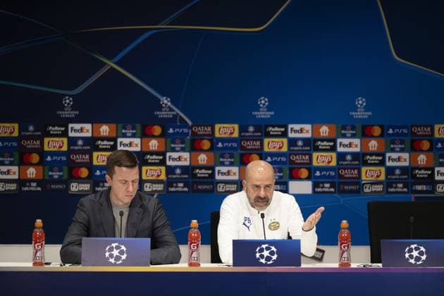 EINDHOVEN - PSV coach Peter Bosz during the press conference, PK, Pressekonferenz at the Philips Stadium ahead of the Champions League match against Juventus. ANP OLAF CRACK xVIxANPxSportx xxANPxIVx 520292765 originalFilename: 520292765.jpg