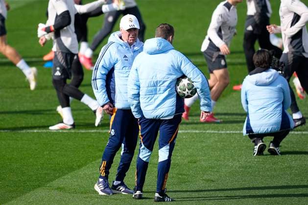 February 18, 2025, Valdebebas, Madrid, SPAIN: Carlo Ancelotti during the training day of Real Madrid ahead the UEFA Champions League 2024 25 League Knockout Play-off second leg match against Manchester City at Ciudad Deportiva Real Madrid on February 18, 2024, in Valdebebas, Madrid, Spain. Valdebebas SPAIN - ZUMAa181 20250218_zaa_a181_007 Copyright: xOscarxJ.xBarrosox