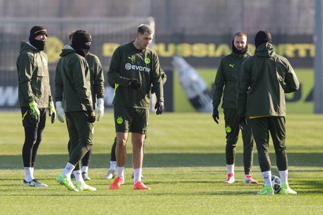 18.02.2025, Abschlusstraining zum UEFA Champions League Spiel zwischen Borussia Dortmund und Sporting Lissabon, v. l. Torwart Gregor Kobel (Borussia Dortmund), Niklas Süle (Borussia Dortmund), Waldemar Anton (Borussia Dortmund), Dortmund Trainingsgelände Borussia Dortmund NRW Deutschland xRHR-FOTO DEx Copyright: DennisxEwert RHR-FOTOx RHR-FOTO DE