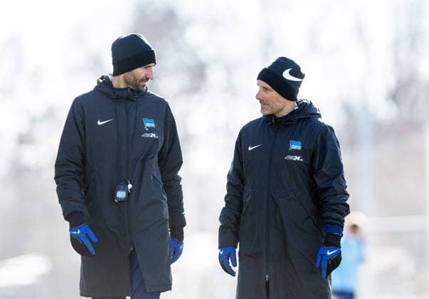 Fussball, Herren, Saison 2024 25, 2. Bundesliga, Hertha BSC, Training, v.l. Co-Trainer Andre Mijatovic (Hertha BSC), Trainer Stefan Leitl (Hertha BSC), 18.02. 2025, Copyright: xSebastianxRäppold MatthiasxKochx