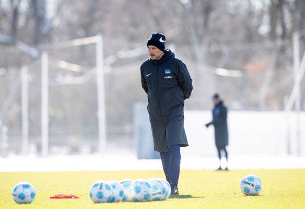 Fussball, Herren, Saison 2024 25, 2. Bundesliga, Hertha BSC, Training, Trainer Stefan Leitl (Hertha BSC), 18.02. 2025,